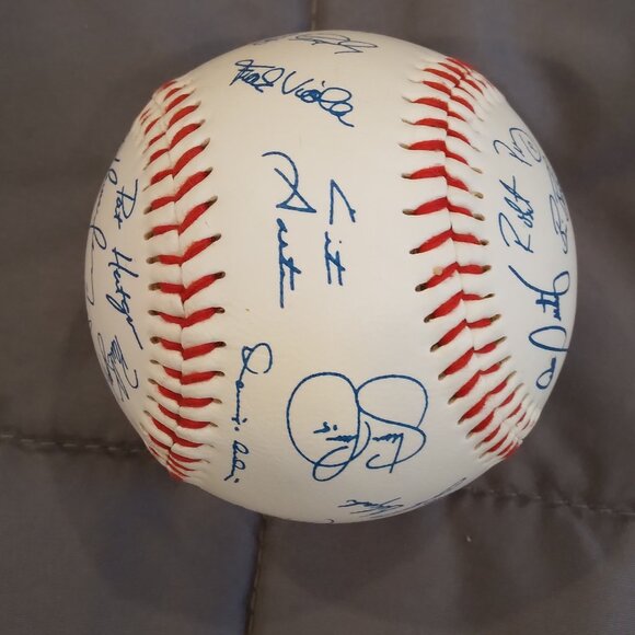 VINTAGE TORONTO BLUE JAYS FACSIMILE TEAM AUTOGRAPHED BASEBALL - Picture 4 of 5